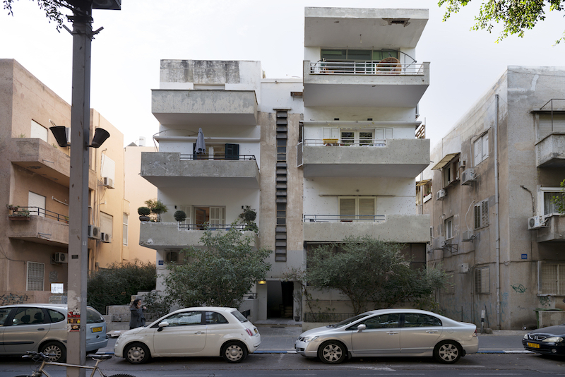 Длинная и узкая квартира в одном из старых домов Тель-Авива