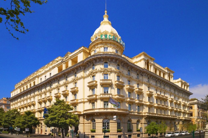 Один из самых больших люксов в Европе: пентхаус Villa La Cupola в римском отеле Westin Excelsior