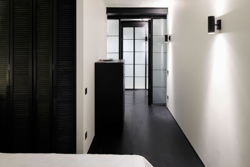 Сочетание индустриального и скандинавского стилей в интерьере уютной квартиры