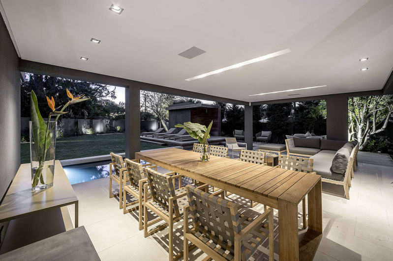 Современный двухэтажный дом, расположенный в Кейптауне, Южная Африка