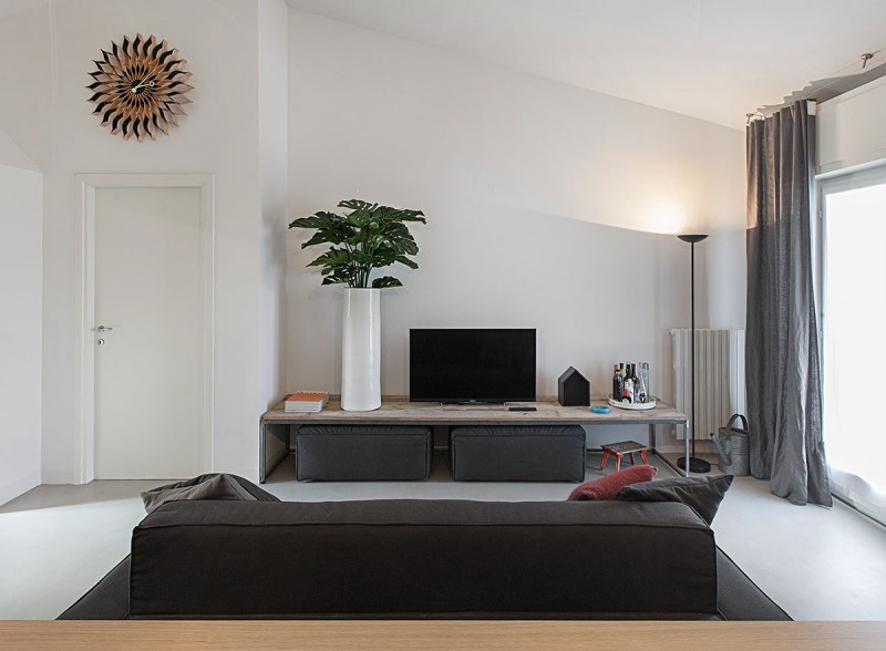 Строгий дизайн небольшой мансардной квартиры Строгий дизайн небольшой мансардной квартиры