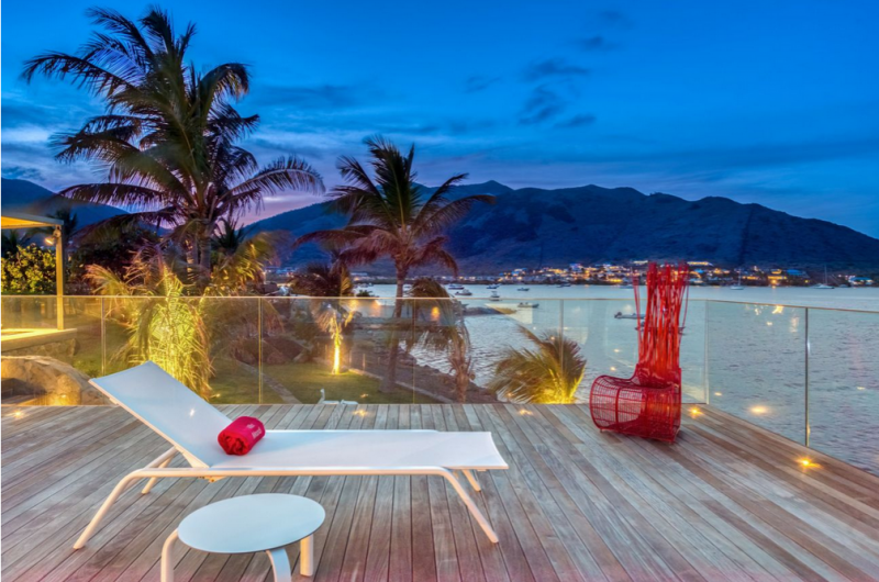 Впечатляющая вилла на берегу океана на острове Сен-Мартен Впечатляющая вилла на берегу океана на острове Сен-Мартен