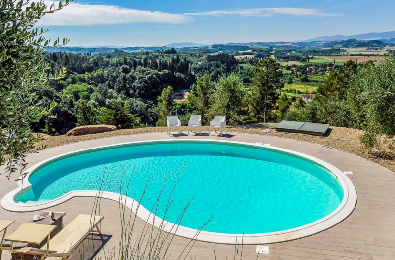 Традиционная вилла недалеко от Пизы, Италия Традиционная вилла недалеко от Пизы, Италия