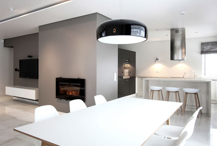 Минималистичный стиль и доминирующий белый цвет в интерьере дома в Клайпеде Минималистичный стиль и доминирующий белый цвет в интерьере дома в Клайпеде