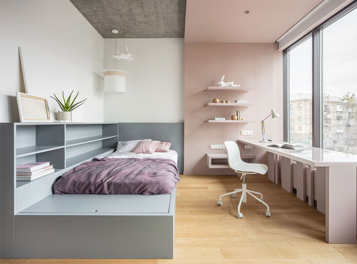 Яркий интерьер квартиры для семьи с тремя детьми