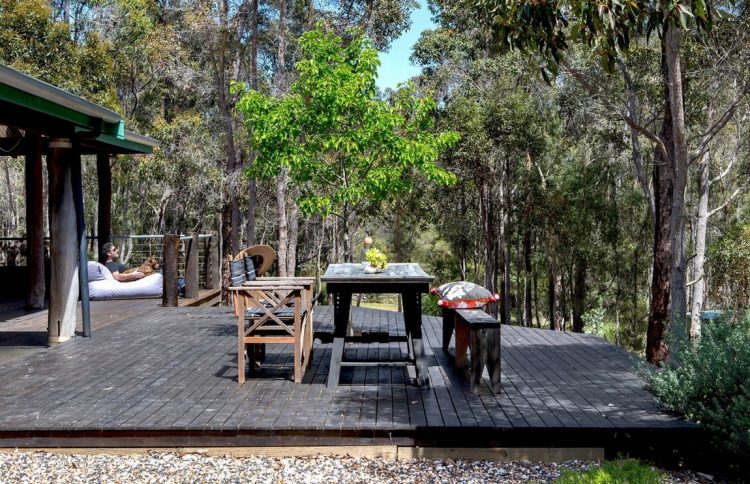 Коттедж, построенный в лесу, в Йоллингап, Австралия Коттедж, построенный в лесу, в Йоллингап, Австралия