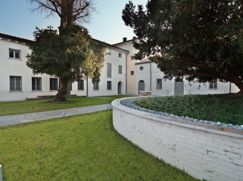 Пентхаус в строгой черно-белой гамме Пентхаус в строгой черно-белой гамме