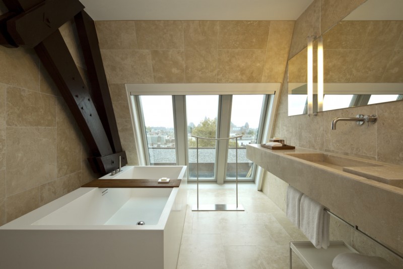 Современный отель в бывшей музыкальной консерватории в Амстердаме