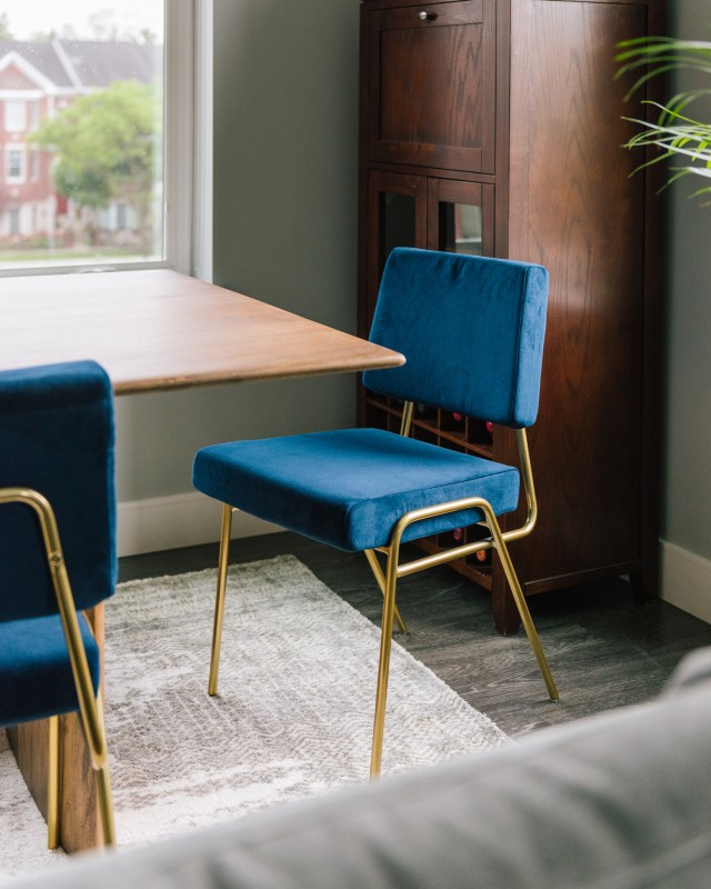 Стильный интерьер квартиры в Даунерс-Гроув, штат Иллинойс