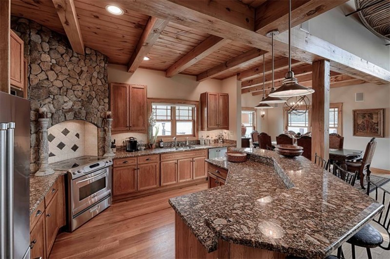 Особняк у озера в городе Батлер, Теннесси