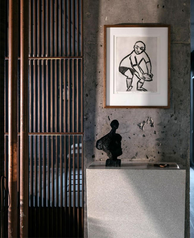 Темные оттенки в интерьере квартиры в Сиднее Темные оттенки в интерьере квартиры в Сиднее