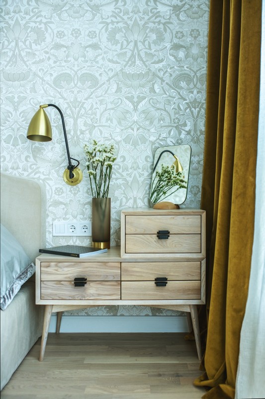 Светлые апартаменты с яркими акцентами