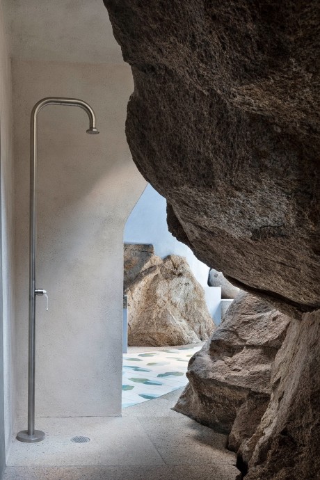 Вилла необычной формы на Сардинии, Италия