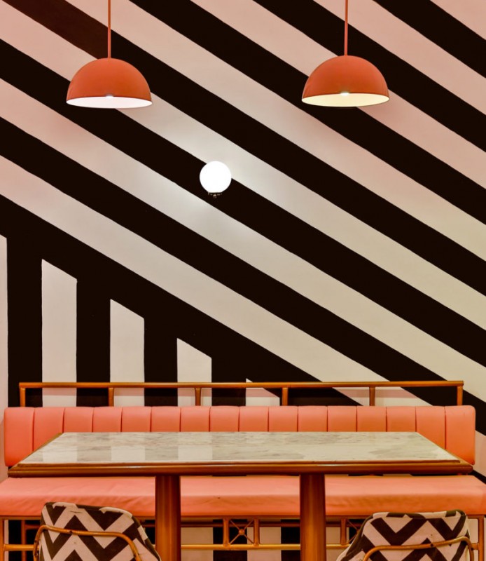 Интерьер индийского ресторана The Pink Zebra (Feast India Co.)