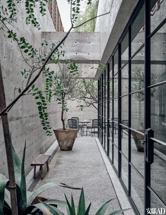Дом дизайнера Юй Лин в Чунцине, Китай