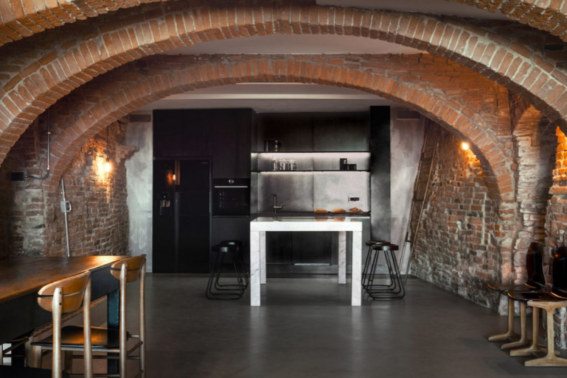 Двухэтажный лофт с панорамными окнами в итальянской провинции Пиза