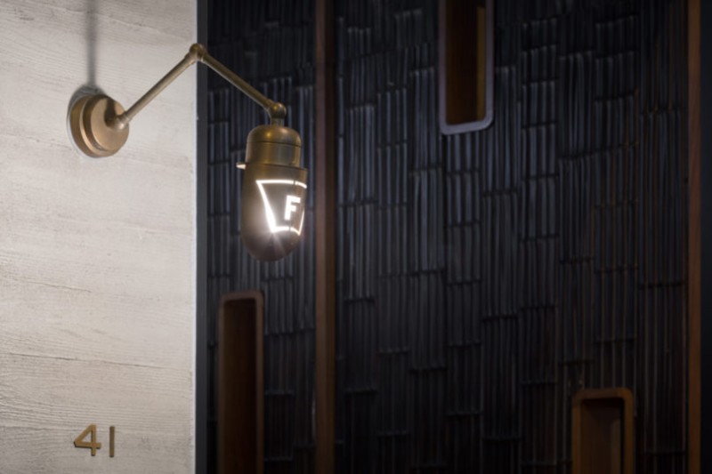 Городской отель Fleming, вдохновленный морской и промышленной эпохой Гонконга в 70-х годах Городской отель Fleming, вдохновленный морской и промышленной эпохой Гонконга в 70-х годах