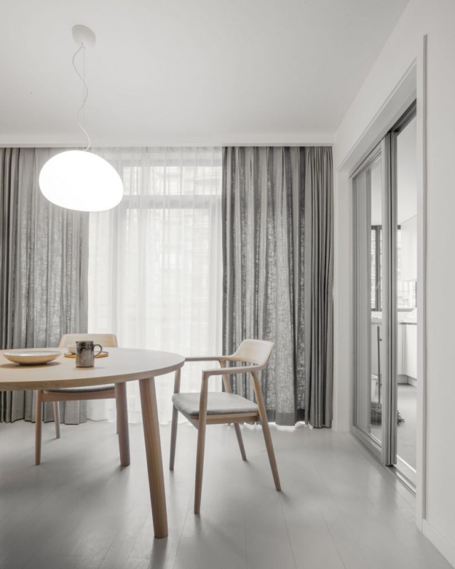 Интерьер квартиры в Шанхае в серо-белых тонах
