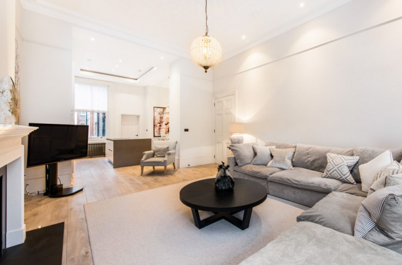 Отремонтированный викторианский дом в районе Кенсингтон в Лондоне