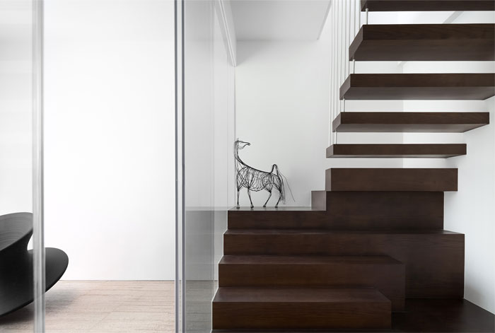 Интерьер мансардной квартиры в Шаньтоу, провинция Гуандун, Китай Интерьер мансардной квартиры в Шаньтоу, провинция Гуандун, Китай