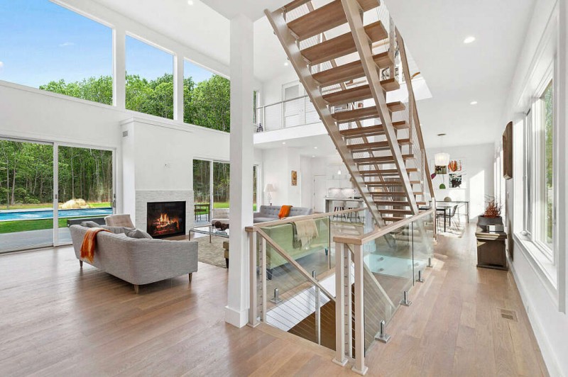 Проект двухэтажного дома, расположенного в Ист-Хэмптоне, штат Нью-Йорк