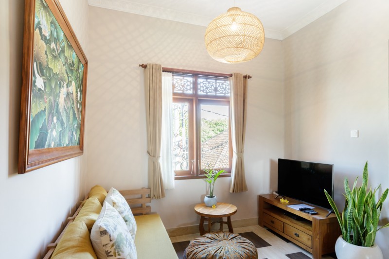 Яркий интерьер компактной квартиры в Куте, Индонезия Яркий интерьер компактной квартиры в Куте, Индонезия