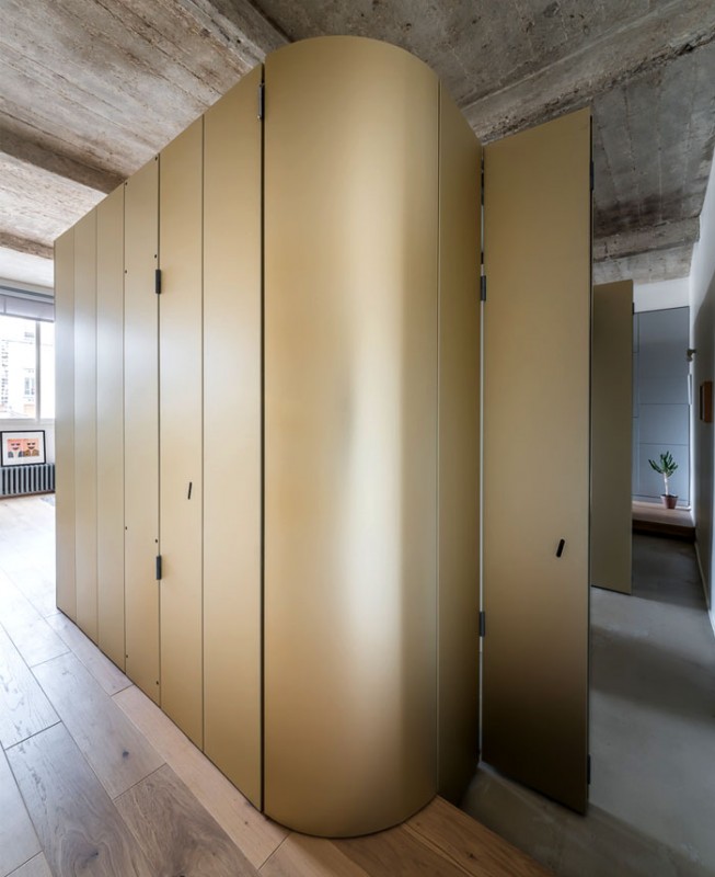 Перфорированная алюминиевая конструкция для спальни в парижских апартаментах