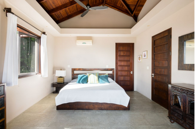 Тропическая вилла, построенная на скале среди джунглей в Коста-Рике Тропическая вилла, построенная на скале среди джунглей в Коста-Рике