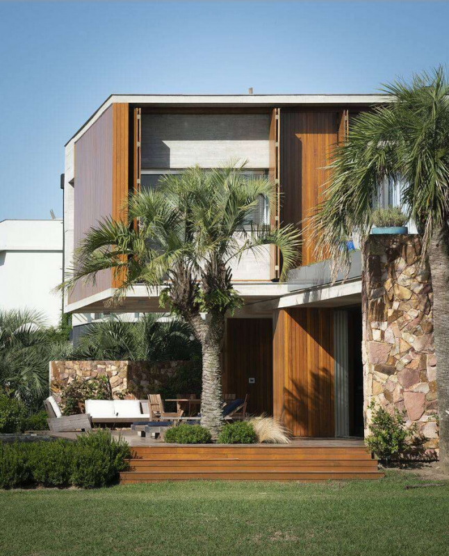 Современный двухэтажный дом, расположенный в Пелотасе, Бразилия