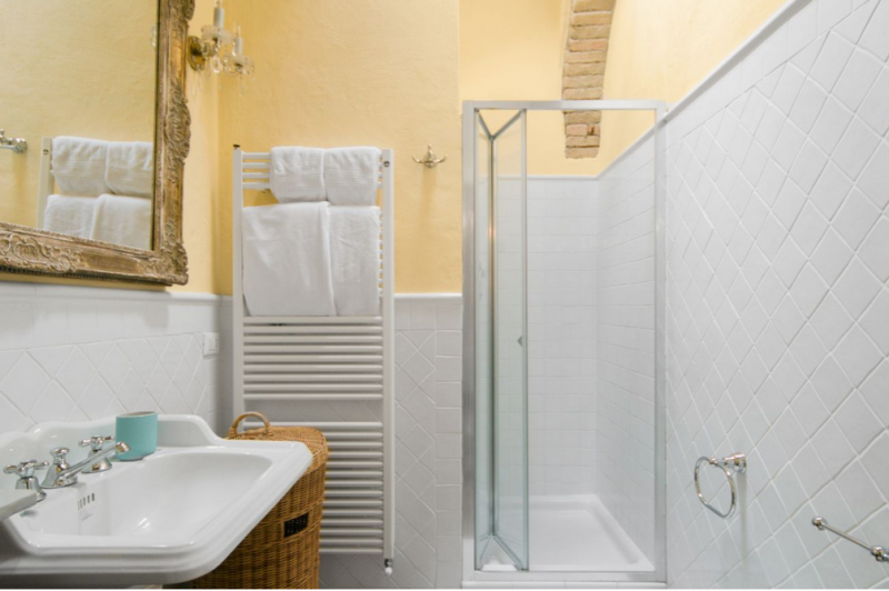 Деревенская усадьба с видом на холмы Кьянти, Италия Деревенская усадьба с видом на холмы Кьянти, Италия