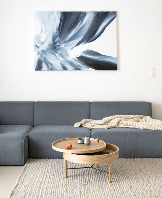 Палитра светлых оттенков и простые, элегантные формы в интерьере квартиры в Дубравке, Словакия