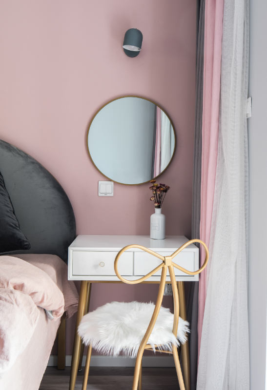 Уютные апартаменты в серо-розовой гамме