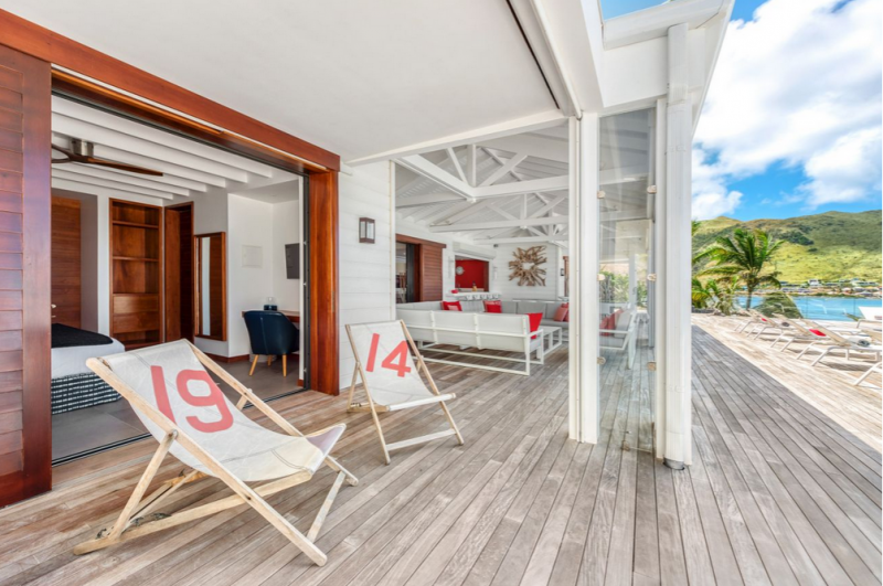 Впечатляющая вилла на берегу океана на острове Сен-Мартен Впечатляющая вилла на берегу океана на острове Сен-Мартен