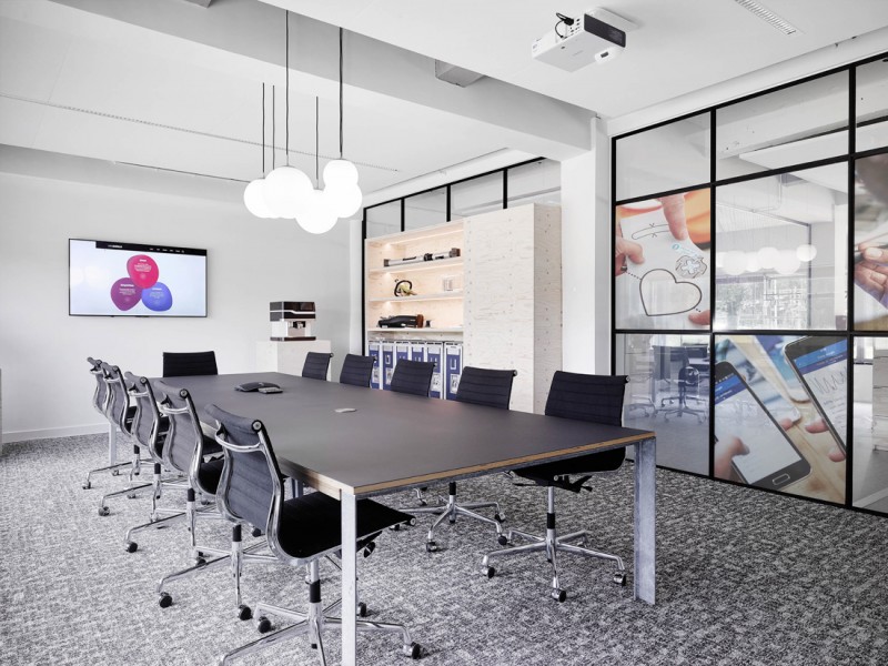 Бывшая авиабаза в Нидерландах, превращенная в дизайнерскую студию