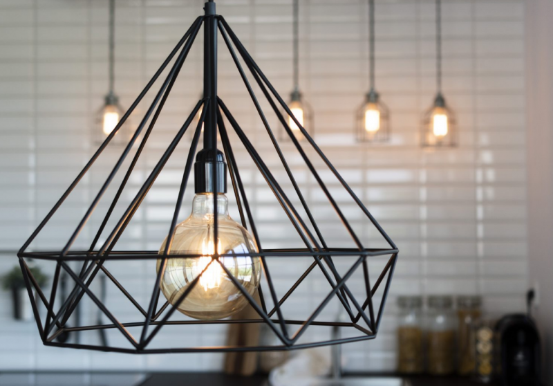 Промышленные акценты и натуральное дерево в дизайне польской квартиры