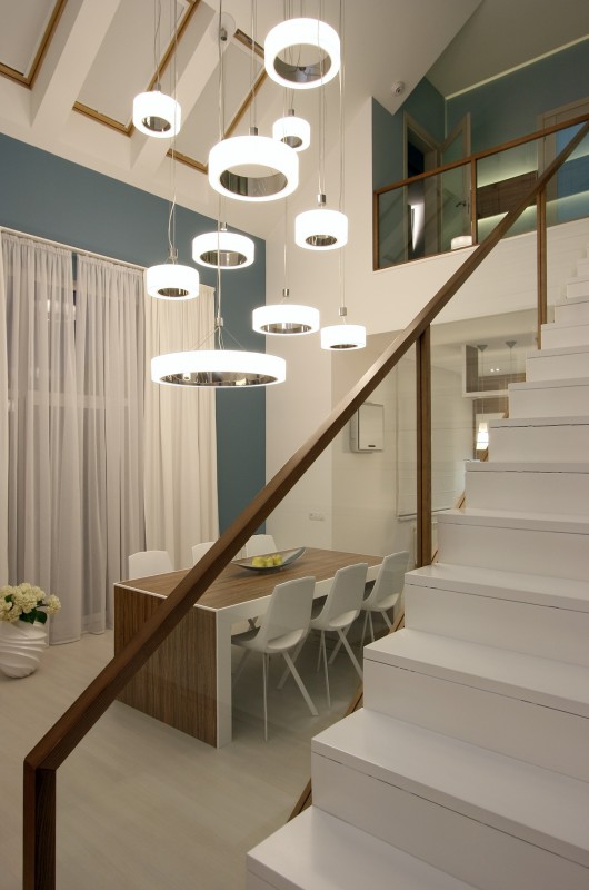 Гармоничное сочетание цветов в интерьере загородного дома