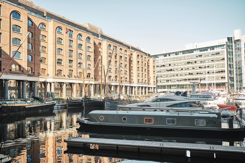 Интерьер плавучего дома в Лондоне