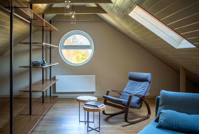 Контрастные цветовые сочетания в декоре двухуровневой квартиры Контрастные цветовые сочетания в декоре двухуровневой квартиры