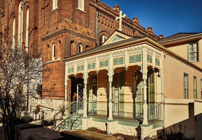 Отель Peter & Paul в Новом Орлеане, расположенный в церковном здании 1860-х годов постройки