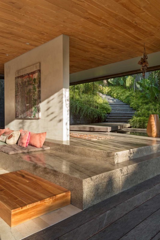 Уединенная вилла на Бали в окружении пышной зелени