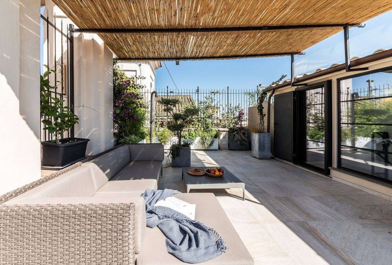 Мансардная квартира, расположенная в Риме