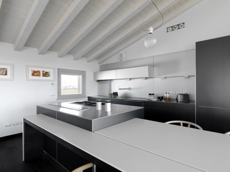 Пентхаус в строгой черно-белой гамме Пентхаус в строгой черно-белой гамме