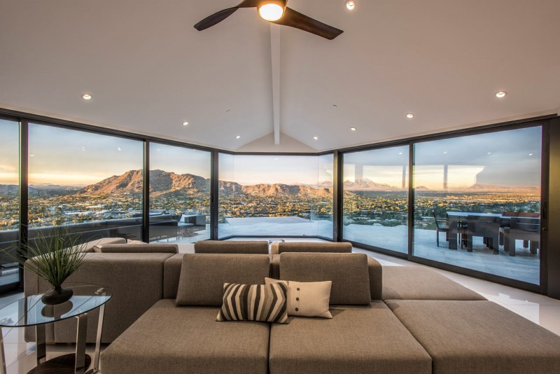 Резиденция с панорамными окнами в Аризоне