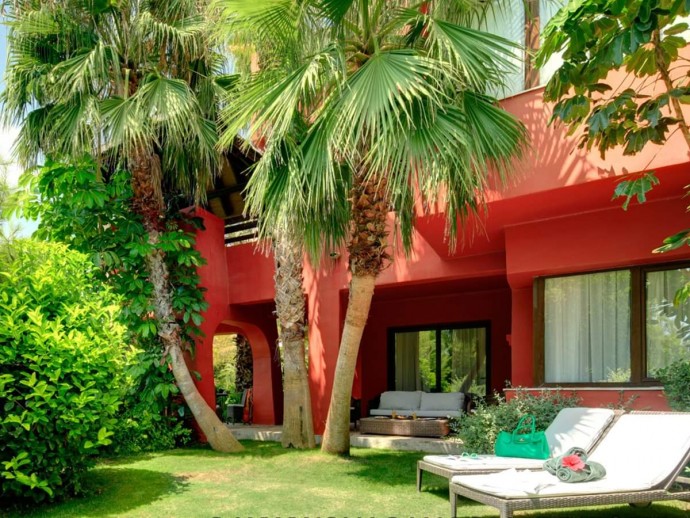 Спа-отель ASIA GARDENS 5* на склоне горы Сьерра-Кортина в Аликанте, Испания Спа-отель ASIA GARDENS 5* на склоне горы Сьерра-Кортина в Аликанте, Испания