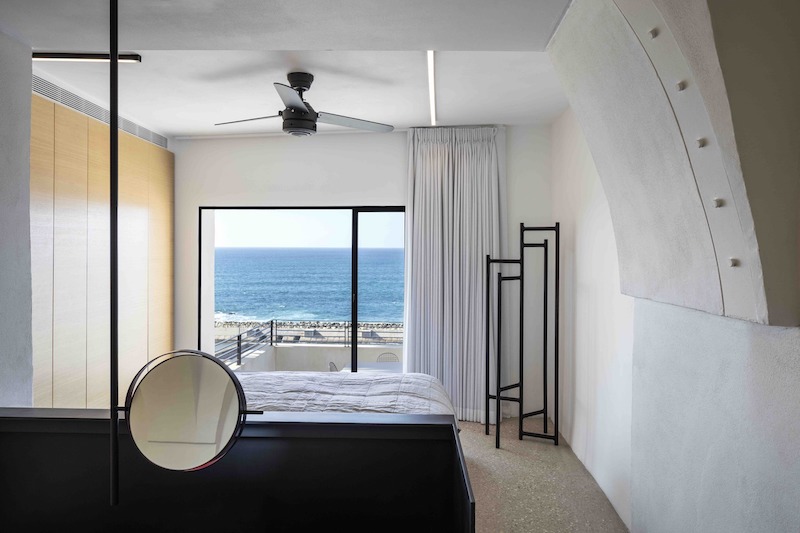 Реконструированный старинный дом на побережье