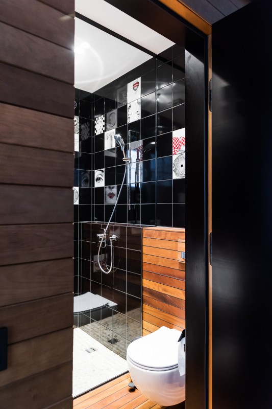 Сочетание дерева и мрамора в интерьере дома в Вильнюсе