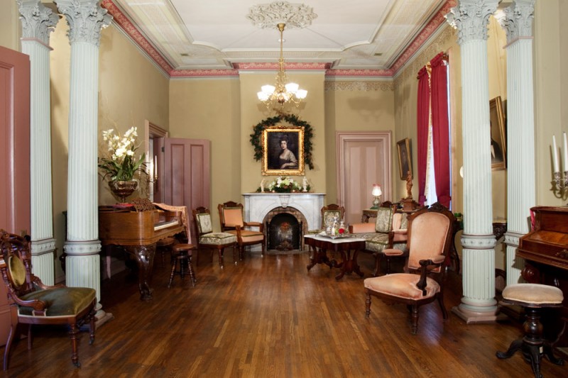 Интерьер усадьбы 1876 года постройки Интерьер усадьбы 1876 года постройки