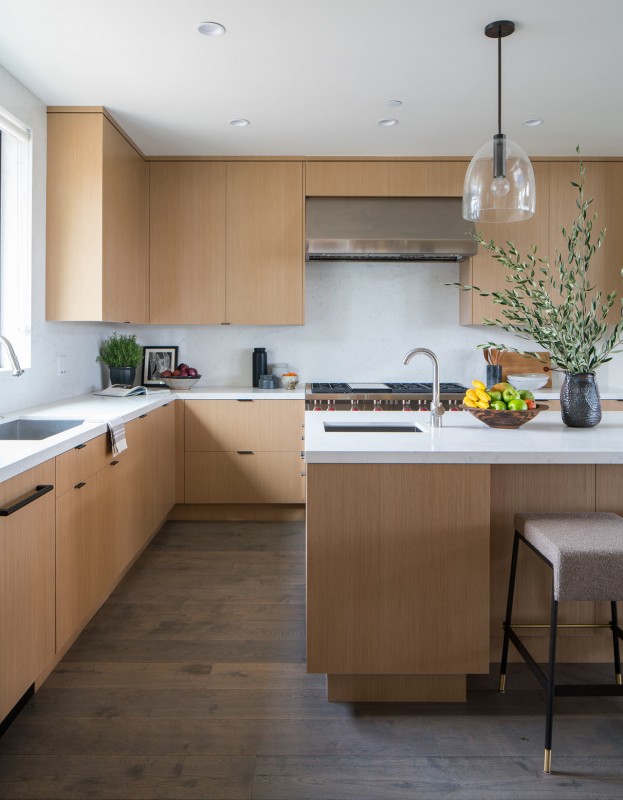 Нейтральная палитра мягких тонов и фактур в интерьере резиденции в Санта-Монике, Калифорния