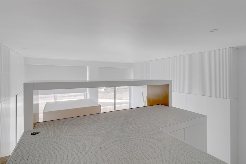 Обстановка квартиры, созданная при помощи двух ярких модулей