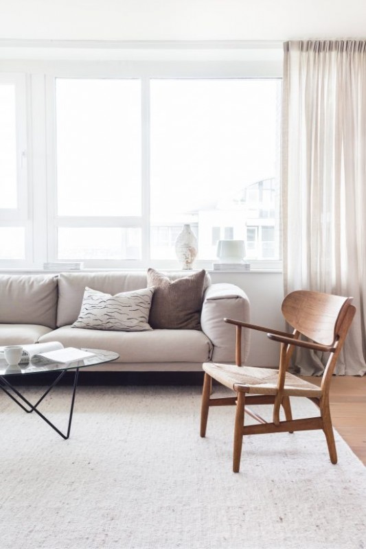 Спокойный и безмятежный интерьер гостиной Спокойный и безмятежный интерьер гостиной